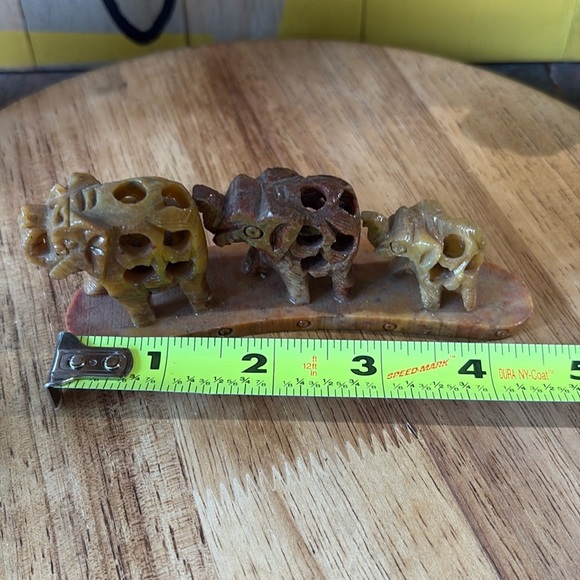Vintage Hand-Carved~ Row of 3 Elephants Soapstone Figurines 🐘 - Picture 12 of 17